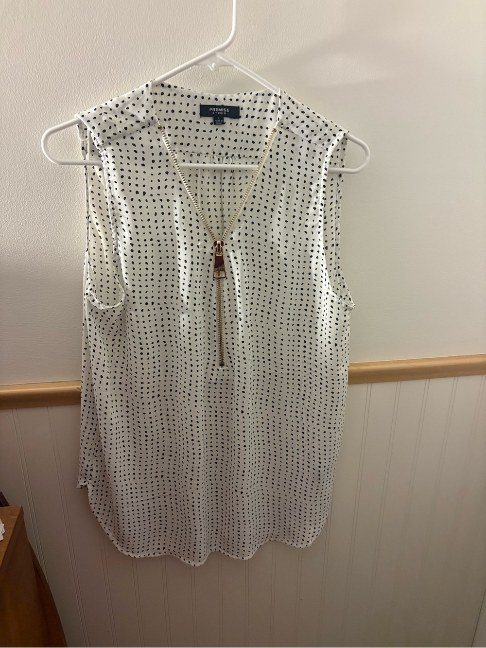 Premise Studio Women’s Large White Black Dot Zip-Front Sleeveless Blouse
